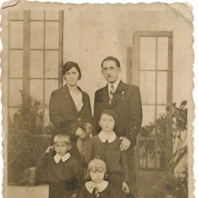 Федір та Пелагея з синами, 1930-ті&nbsp;рр.