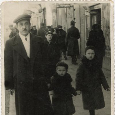 Федір Жилінський з синами Мефодієм та Ігорем, 1930-ті&nbsp;рр.