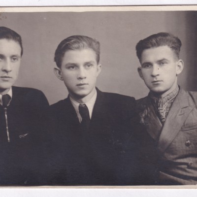 Брати Жилінські. Зліва направо Ігор, Анатолій, Мефодій, 1955&nbsp;рік