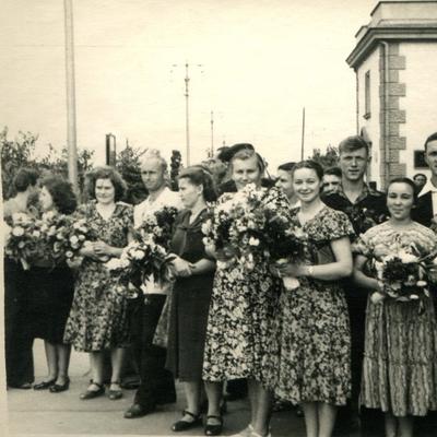 Актори театру на Залізничному вокзалі, Рівне, 1955 р.
