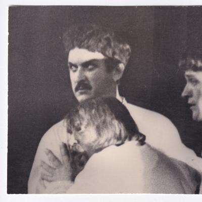 І. Жилінський в ролі Дениса у виставі «Циганка Аза», 1960 рік