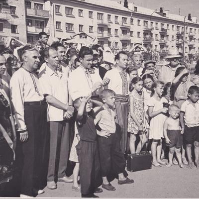 Рівненські актори в місті Орськ. Ігор Жилінський посередині, 1965 рік