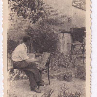 Федір Жилінський малює в дворі будинку, 1940-ві рр.