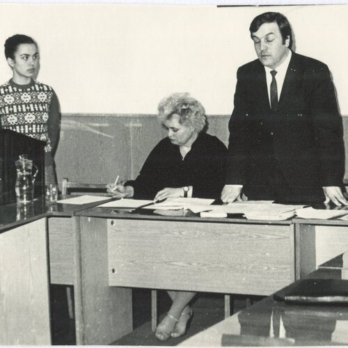 Засідання деканату, квітень 1987 року. І. Жилінський в окулярах