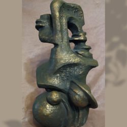 43. Скульптурна композиція «Шляхами Коперника», теракот, h 41 см